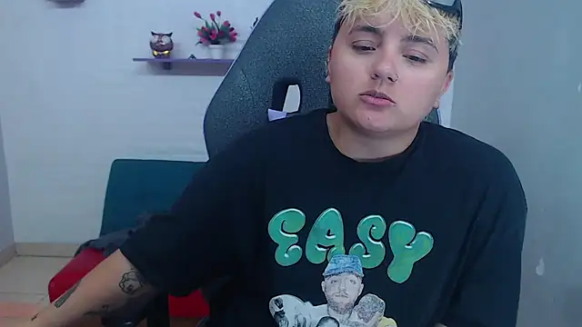 isabeautyx19 online show from 02-08-25, 03:41