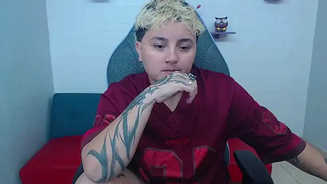 isabeautyx19 online show from 02-14-25, 03:00