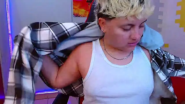 isabeautyx19 online show from 02-14-25, 07:12