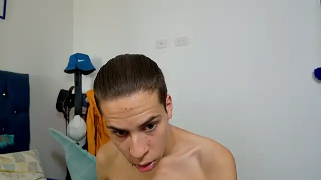 Snapshot of grey___27 chatting on 02-23-25, 11:25 grey 27 online show from 02-23-25, 11:25