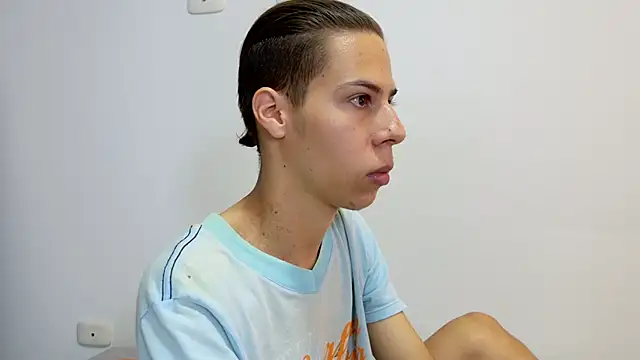 Snapshot of grey___27 chatting on 03-01-25, 01:11 grey 27 online show from 03-01-25, 01:11