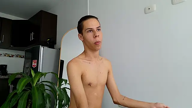 Snapshot of grey___27 chatting on 03-04-25, 05:24 grey 27 online show from 03-04-25, 05:24