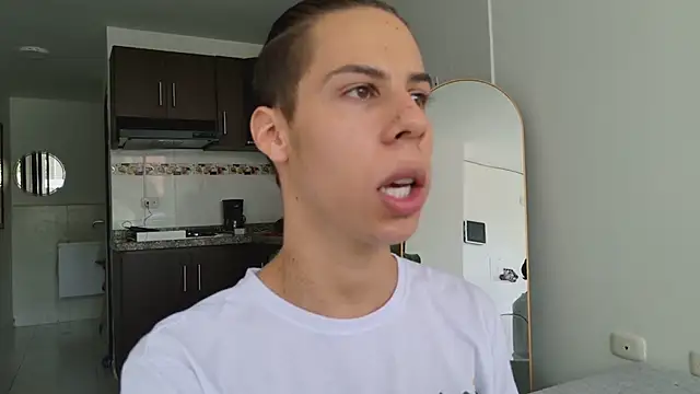 Snapshot of grey___27 chatting on 03-10-25, 05:50 grey 27 online show from 03-10-25, 05:50