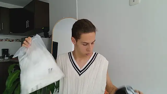 Snapshot of grey___27 chatting on 03-11-25, 09:26 grey 27 online show from 03-11-25, 09:26