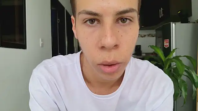 Snapshot of grey___27 chatting on 03-20-25, 05:25 grey 27 online show from 03-20-25, 05:25