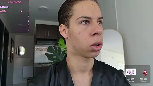 Snapshot of grey___27 chatting on 09-21-25, 12:40 grey 27 online show from 09-21-25, 12:40