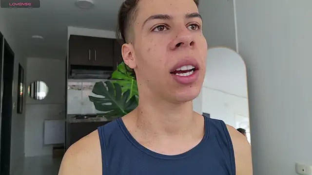 Snapshot of grey___27 chatting on 09-28-25, 02:44 grey 27 online show from 09-28-25, 02:44