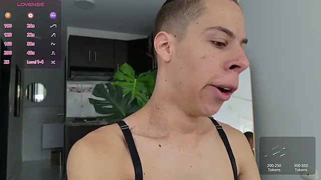 Snapshot of grey___27 chatting on 09-30-25, 12:10 grey 27 online show from 09-30-25, 12:10