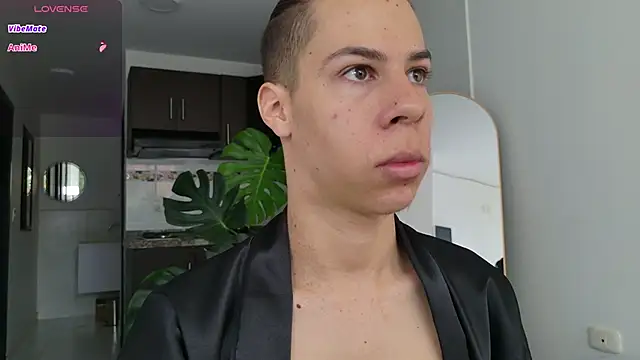 Snapshot of grey___27 chatting on 10-04-25, 12:03 grey 27 online show from 10-04-25, 12:03