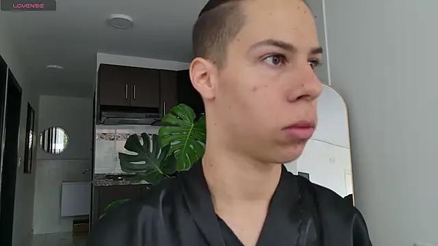 Snapshot of grey___27 chatting on 10-08-25, 12:03 grey 27 online show from 10-08-25, 12:03