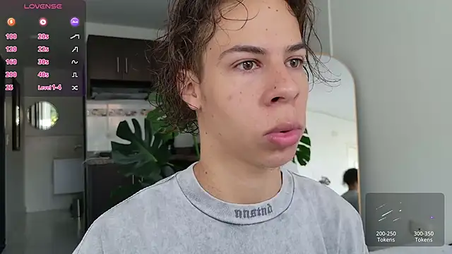 Snapshot of grey___27 chatting on 11-12-25, 12:16 grey 27 online show from 11-12-25, 12:16