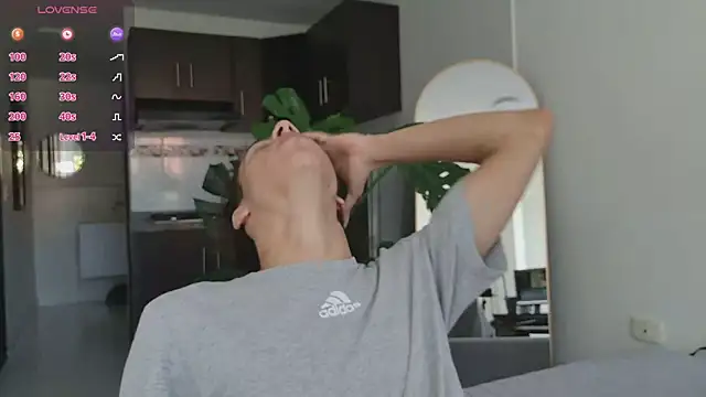 Snapshot of grey___27 chatting on 11-18-25, 12:20 grey 27 online show from 11-18-25, 12:20