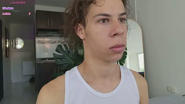 Snapshot of grey___27 chatting on 11-22-25, 12:26 grey 27 online show from 11-22-25, 12:26