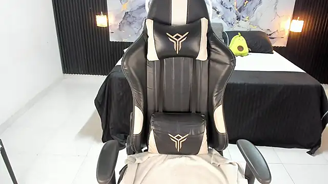 Ivy 16 online show from 11-21-25, 12:04