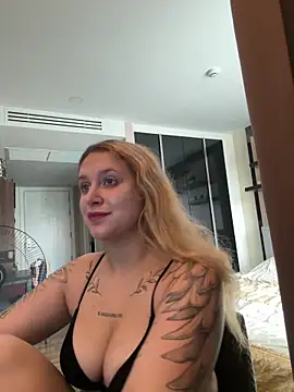 Snapshot of ellielawson chatting on 10-25-25, 08:55 ellielawson online show from 10-25-25, 08:55