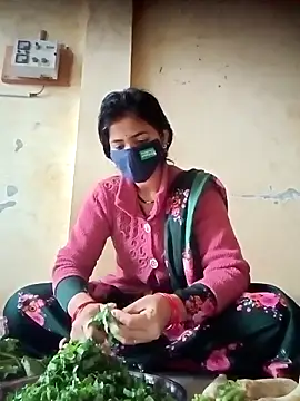 Snapshot of Mamta_Chaterjee chatting on 10-29-25, 01:52 Mamta Chaterjee online show from 10-29-25, 01:52