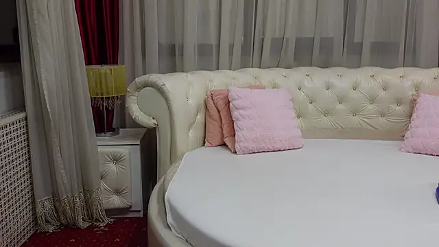 Snapshot of NinaCrystal1 chatting on 02-20-25, 05:55 NinaCrystal1 online show from 02-20-25, 05:55