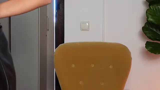 Snapshot of NinaCrystal1 chatting on 09-16-25, 08:04 NinaCrystal1 online show from 09-16-25, 08:04