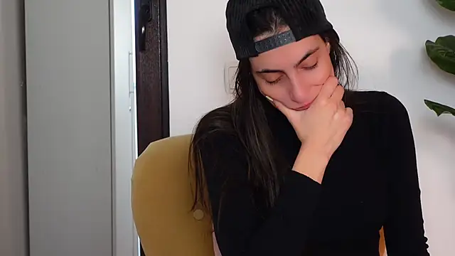 Snapshot of NinaCrystal1 chatting on 12-22-25, 07:27 NinaCrystal1 online show from 12-22-25, 07:27