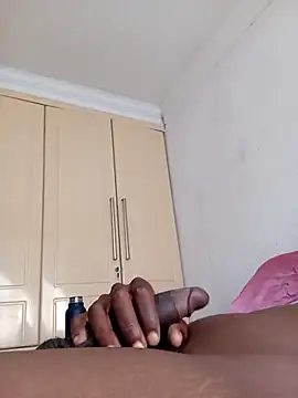 Snapshot of Moshoadiba chatting on 10-16-25, 03:24 Moshoadiba online show from 10-16-25, 03:24