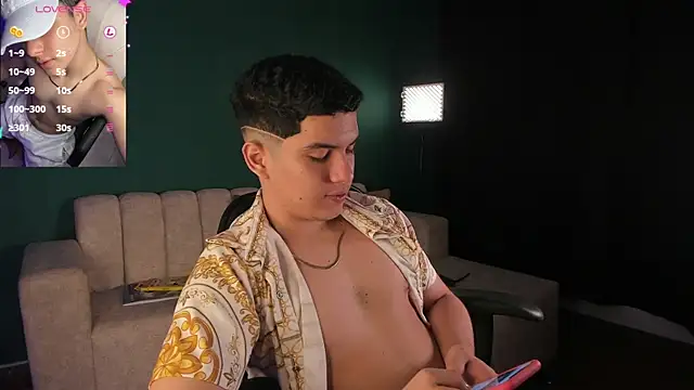 Snapshot of Brat_ chatting on 03-05-25, 12:00 Brat online show from 03-05-25, 12:00