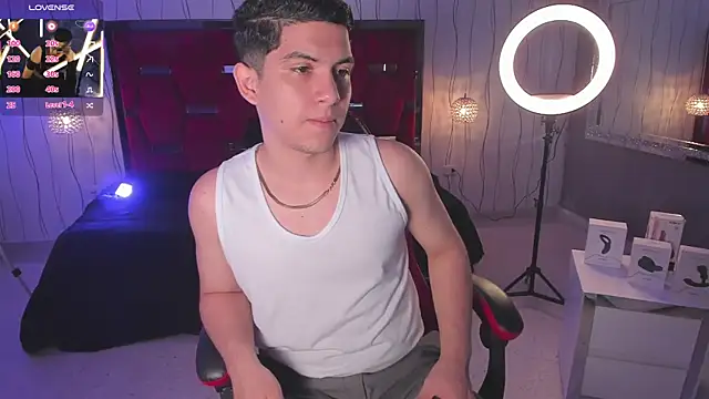 Snapshot of Brat_ chatting on 01-07-26, 09:28 Brat online show from 01-07-26, 09:28