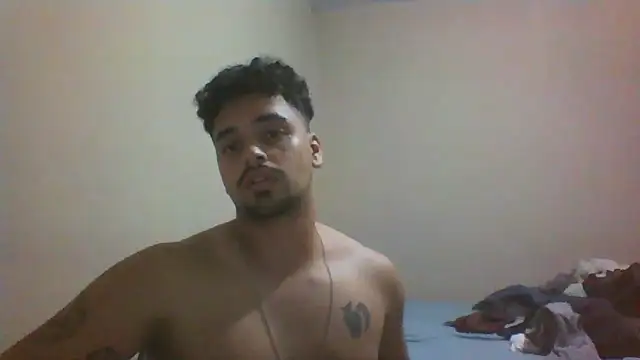 Snapshot of Xcumshot33 chatting on 10-14-25, 01:39 Xcumshot33 online show from 10-14-25, 01:39