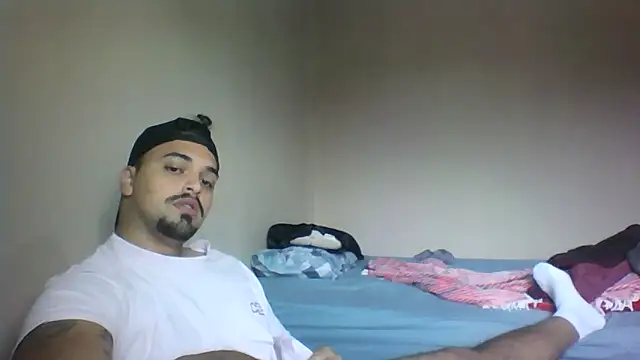 Snapshot of Xcumshot33 chatting on 10-22-25, 02:06 Xcumshot33 online show from 10-22-25, 02:06