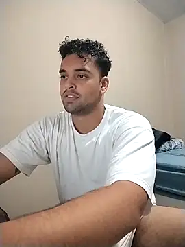 Snapshot of Xcumshot33 chatting on 10-31-25, 08:10 Xcumshot33 online show from 10-31-25, 08:10