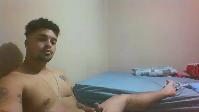 Snapshot of Xcumshot33 chatting on 11-06-25, 02:45 Xcumshot33 online show from 11-06-25, 02:45