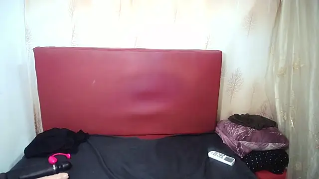 Snapshot of IndianChantal chatting on 03-12-25, 09:13 IndianChantal online show from 03-12-25, 09:13