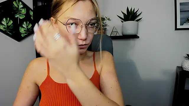 EmillyPlay online show from 12-04-24, 10:35