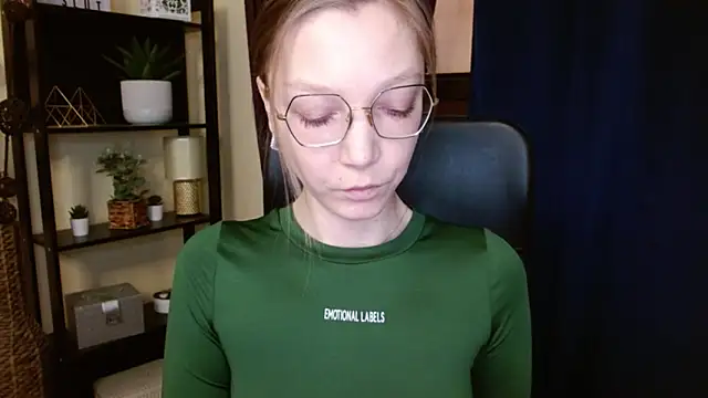 EmillyPlay online show from 02-09-26, 07:01