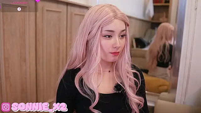 Snapshot of Sonnie_ chatting on 02-10-25, 04:04 Sonnie online show from 02-10-25, 04:04