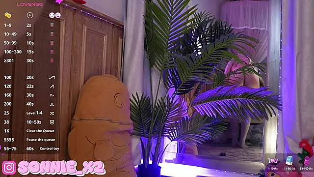 Snapshot of Sonnie_ chatting on 02-25-25, 02:44 Sonnie online show from 02-25-25, 02:44