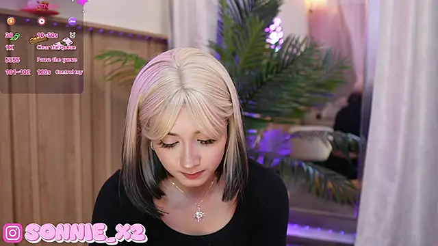 Snapshot of Sonnie_ chatting on 03-10-25, 11:32 Sonnie online show from 03-10-25, 11:32