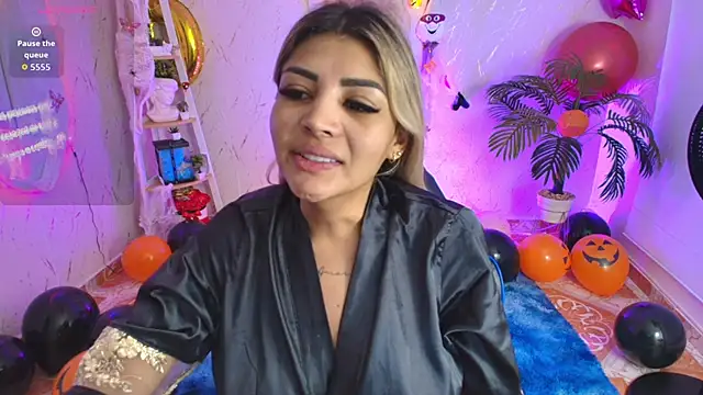 Snapshot of SALOOMEE__ chatting on 10-15-25, 10:59 SALOOMEE online show from 10-15-25, 10:59