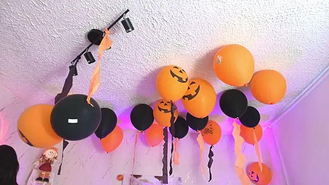 Snapshot of SALOOMEE__ chatting on 10-31-25, 11:11 SALOOMEE online show from 10-31-25, 11:11