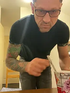 Snapshot of Yourhotboy_42 chatting on 02-06-25, 05:19 Yourhotboy 42 online show from 02-06-25, 05:19