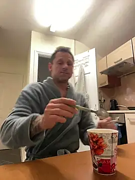 Snapshot of Yourhotboy_42 chatting on 03-08-25, 11:39 Yourhotboy 42 online show from 03-08-25, 11:39