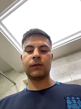 Snapshot of Nicolds14 chatting on 11-01-25, 01:51 Nicolds14 online show from 11-01-25, 01:51