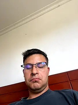 Snapshot of Nicolds14 chatting on 11-08-25, 07:23 Nicolds14 online show from 11-08-25, 07:23