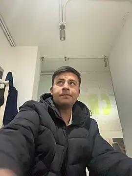 Snapshot of Nicolds14 chatting on 11-20-25, 08:08 Nicolds14 online show from 11-20-25, 08:08