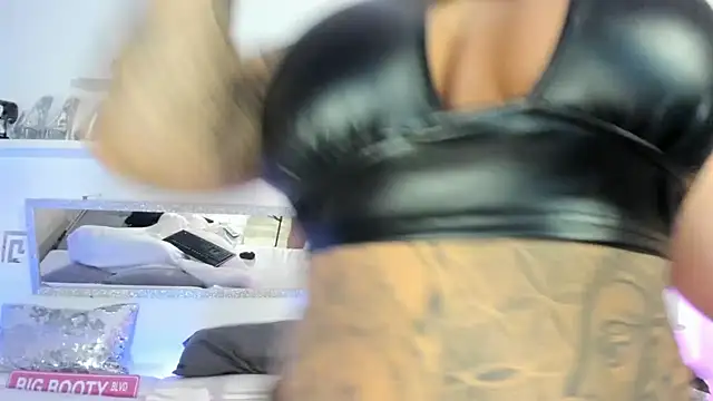 Snapshot of CocoSkyy chatting on 01-27-25, 04:33 CocoSkyy online show from 01-27-25, 04:33