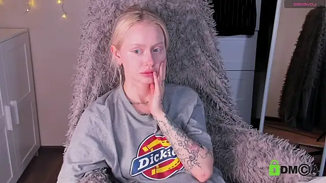 Snapshot of MalenaErnman chatting on 11-20-25, 10:26 MalenaErnman online show from 11-20-25, 10:26