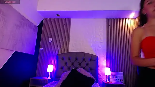 isabella smith  online show from 02-04-25, 01:06