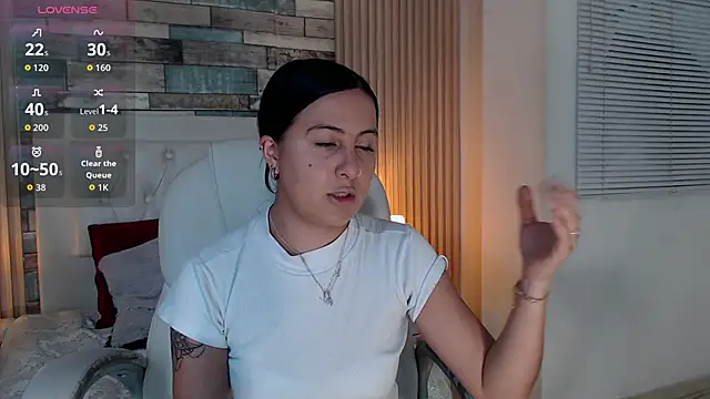 Snapshot of isabella_smith_ chatting on 11-06-25, 07:59 isabella smith online show from 11-06-25, 07:59