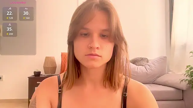 Snapshot of Your_Hand_In_mine chatting on 11-13-25, 05:23 Your Hand In mine online show from 11-13-25, 05:23