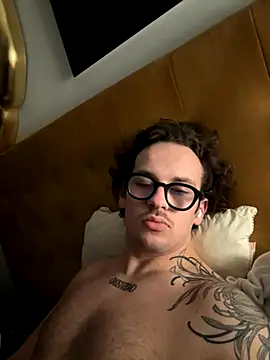 Snapshot of hardmecl chatting on 11-17-25, 09:31 hardmecl online show from 11-17-25, 09:31