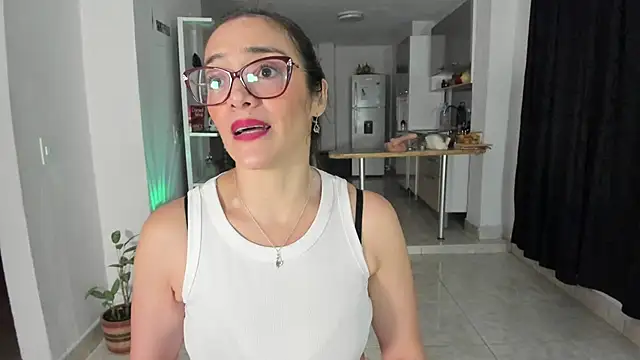 Jessica Herrera  online show from 01-26-25, 01:20